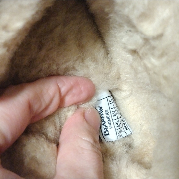 Bearpaw Tall Emma Suede Boots Size 7. Worn only once for an hour inside! - Picture 5 of 8